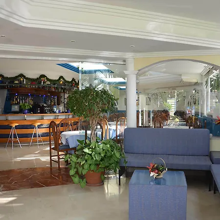 Pez Azul Aparthotel 3*
